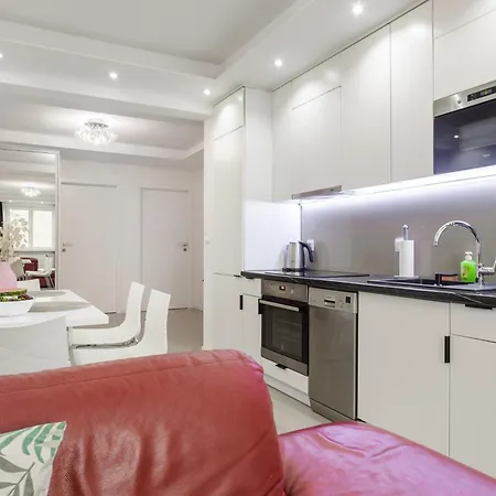 Apartment Lumina 3 Bedroom Park Szczesliwicki