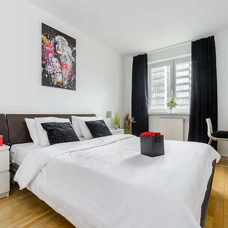 Lumina 3 Bedroom Park Szczesliwicki Apartment