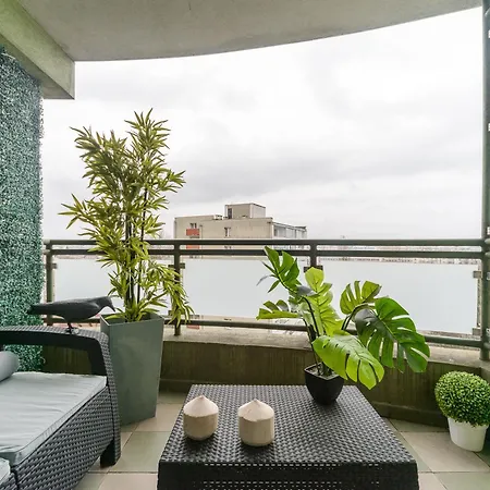 Lumina 3 Bedroom Park Szczesliwicki アパート *