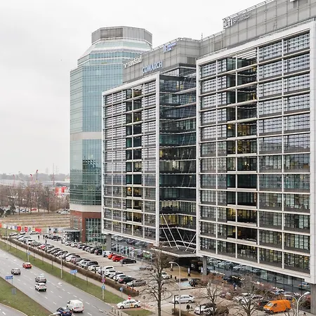 Lumina 3 Bedrooms Near The Zahodnia *