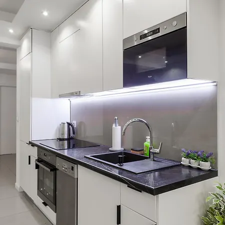 Lumina 3 Bedrooms Near The Zahodnia *