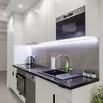 Lumina 3 Bedrooms Near The Zahodnia *
